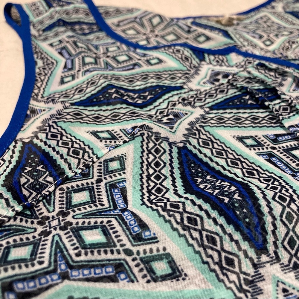 Eyeshadow Blue Geometric Women's Top - Picture 9 of 11